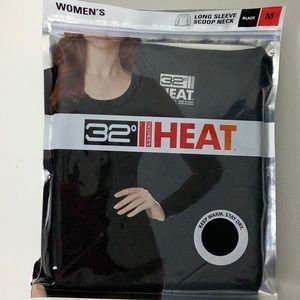 32 Degrees Tops - Women long sleeve scoopneck in black 32° 32 Degrees Tops - Women long sleeve scoopneck in black 32°